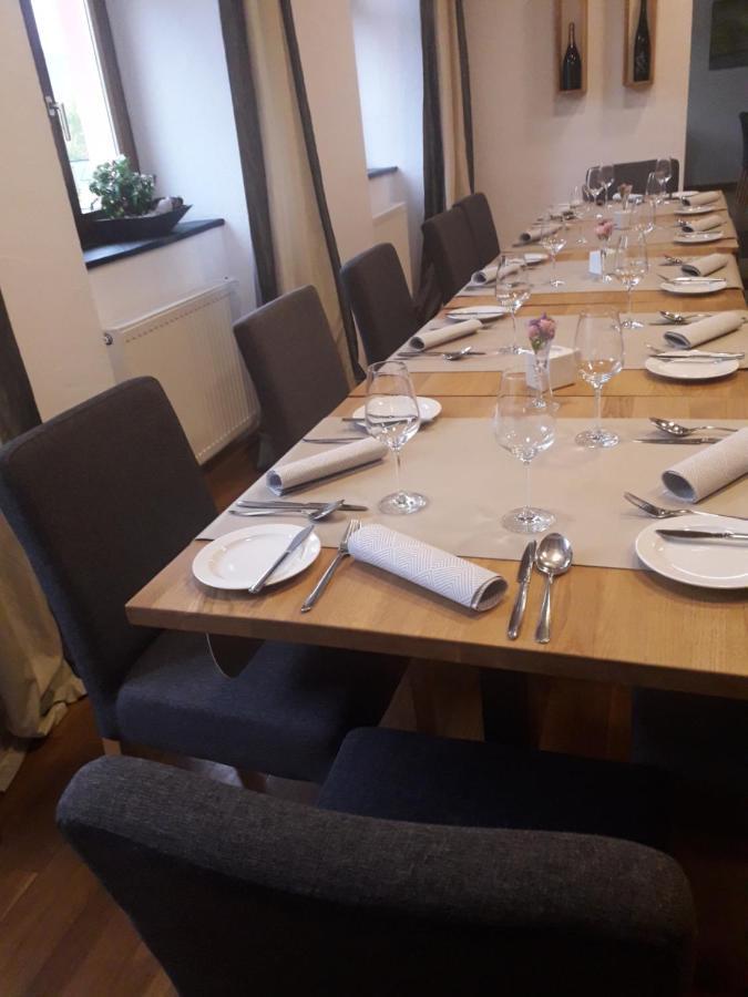Hotel- Weingut- Moselloreley Piesport Eksteriør bilde