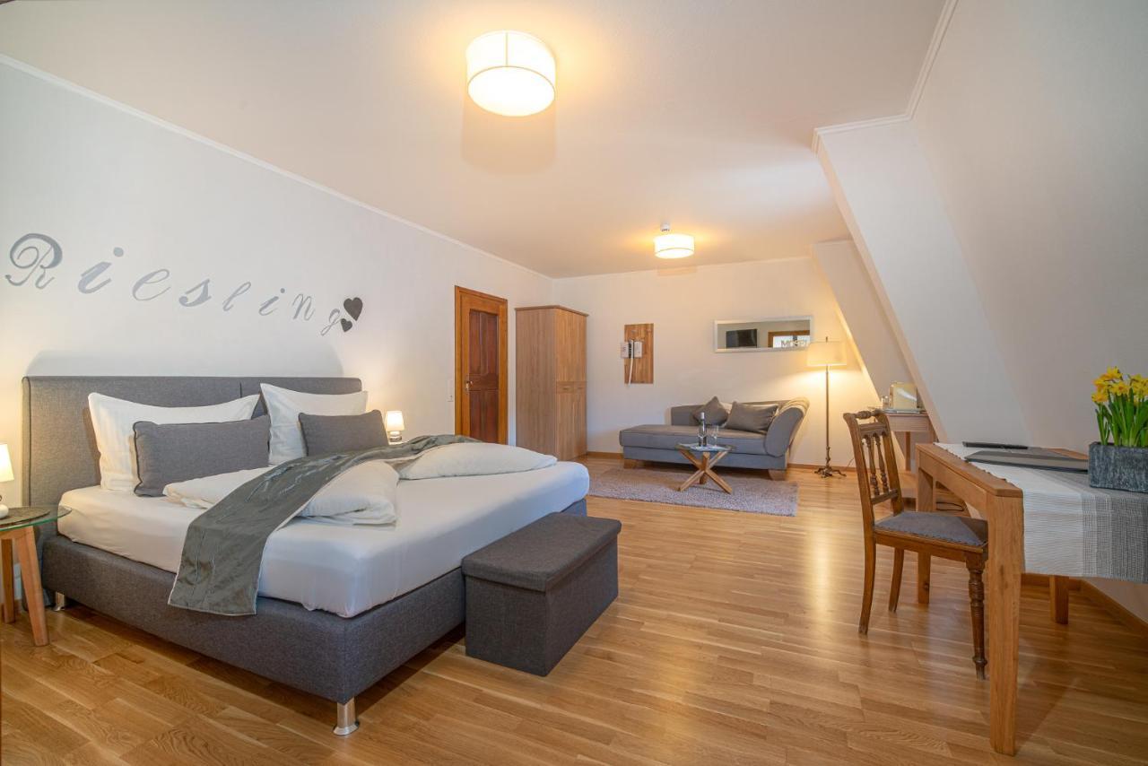 Hotel- Weingut- Moselloreley Piesport Eksteriør bilde