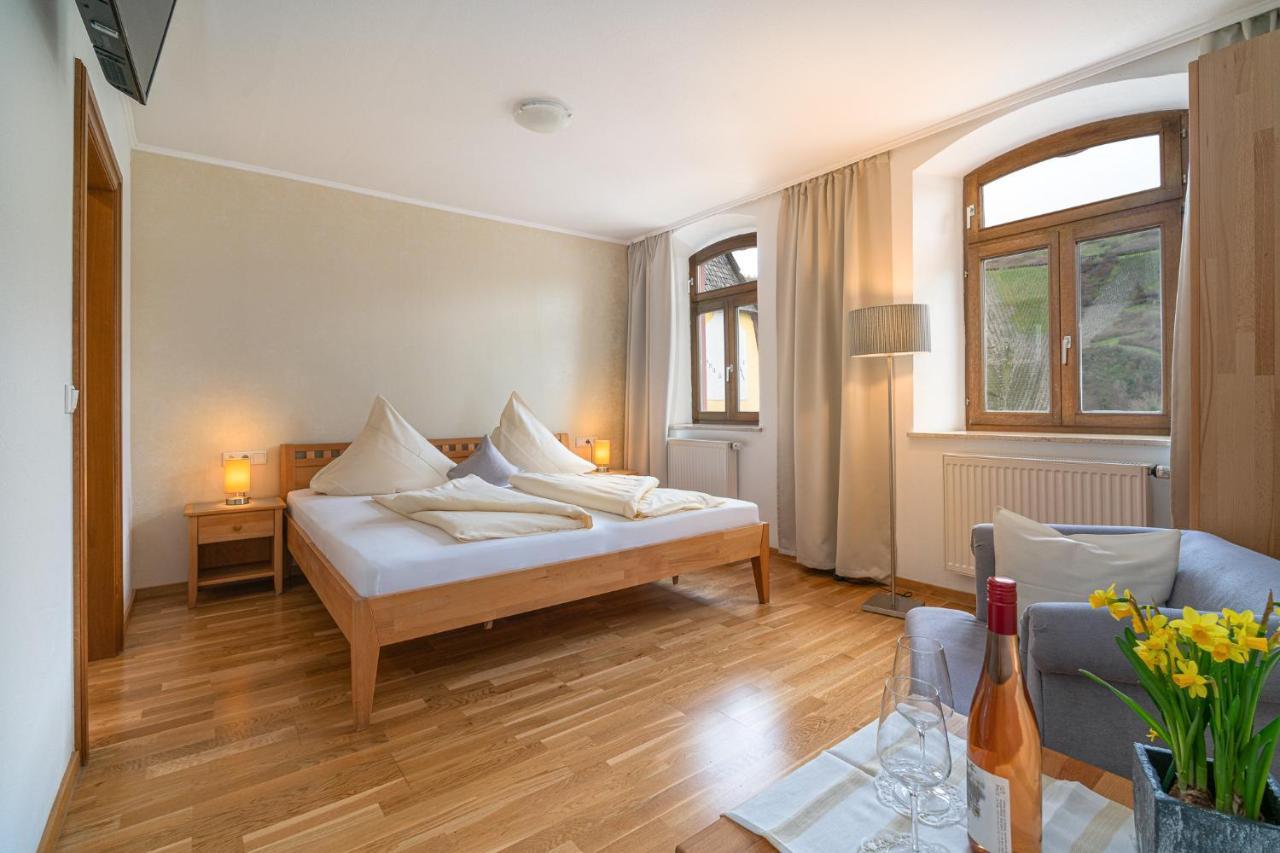 Hotel- Weingut- Moselloreley Piesport Eksteriør bilde